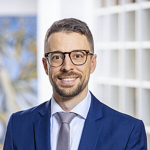 Dr. Manuel  Gräf